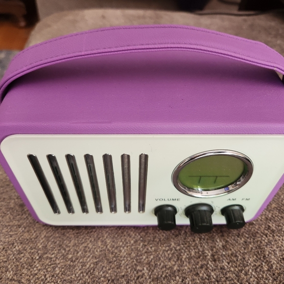 Retro Portable Plug in Radio - Picture 3 of 8